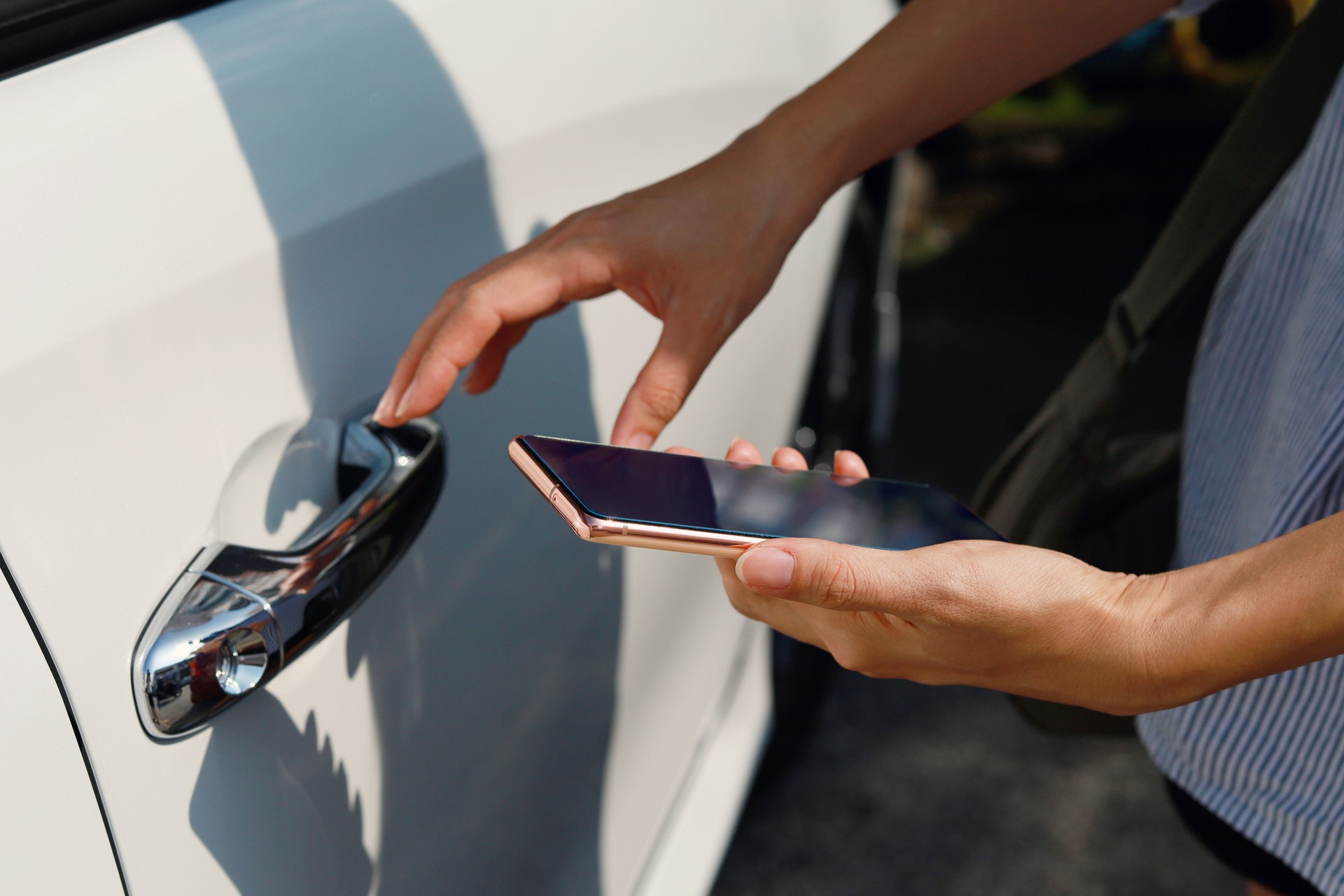 Using mobile app device on smartphone to unlock car doors